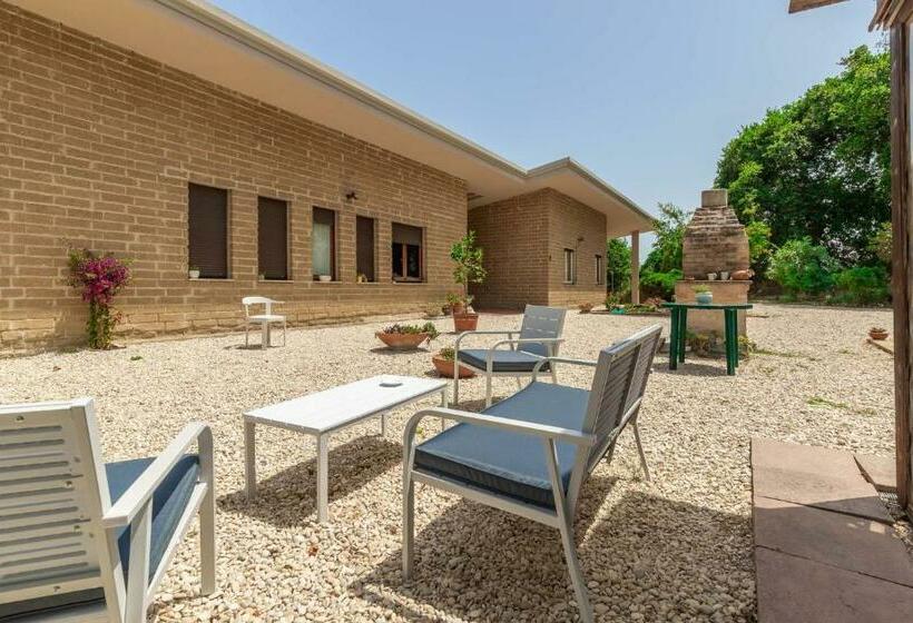 بنسيون Villa Dell Arco   Design Rooms & Pool