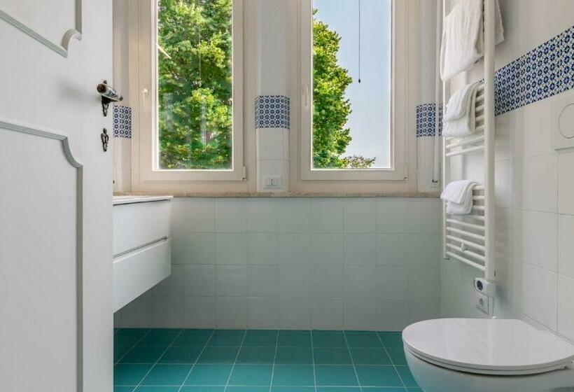 بنسيون Villa Dell Arco   Design Rooms & Pool