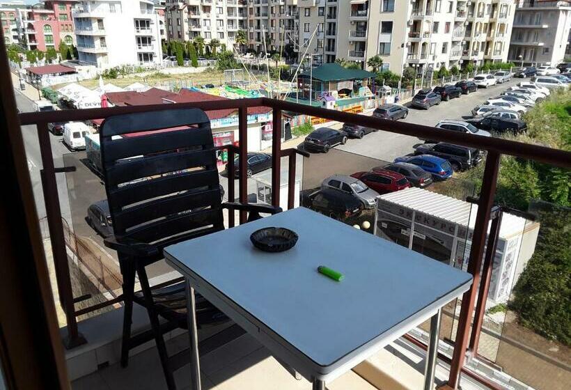 Studio 250 M море