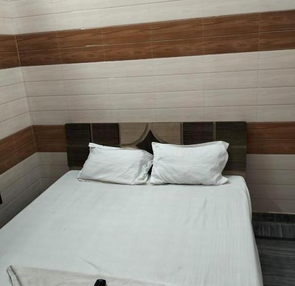 Suresh Guest House & Hotel By Wb Inn