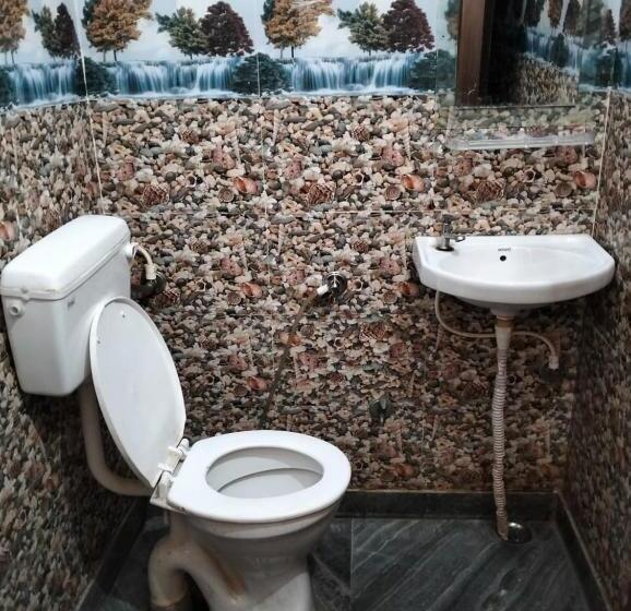 Suresh Guest House & Hotel By Wb Inn