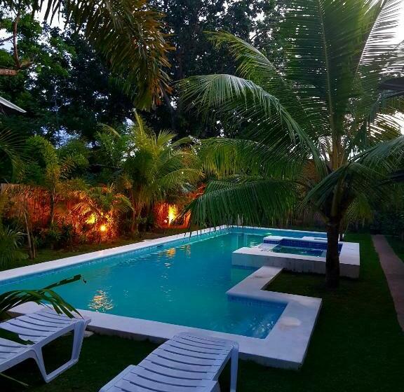 Champagne Palm Resort