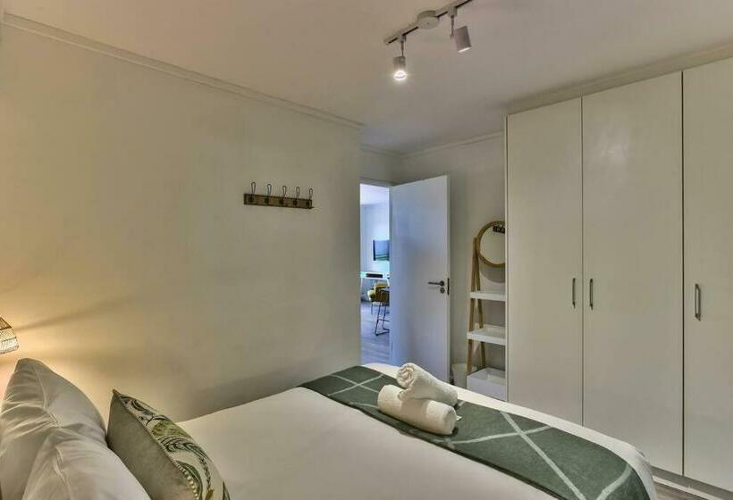 Working Professionals, Modern, Cozy, Wi Fi