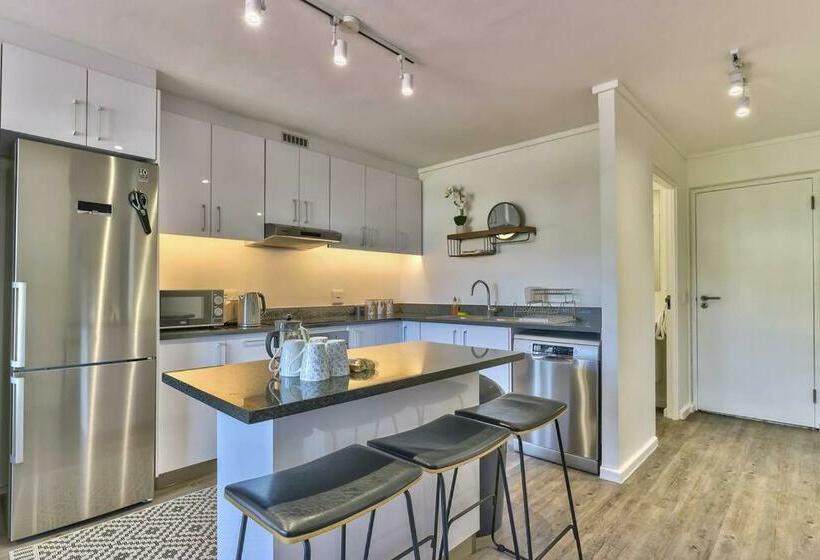 Working Professionals, Modern, Cozy, Wi Fi