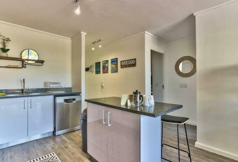 Working Professionals, Modern, Cozy, Wi Fi