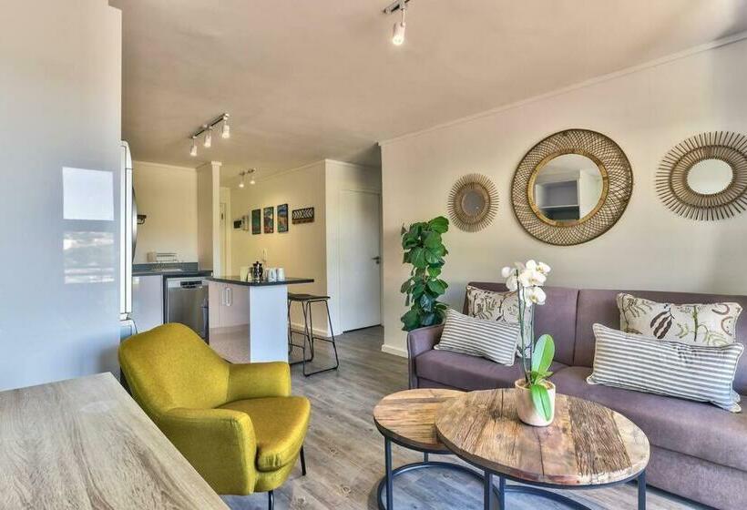 Working Professionals, Modern, Cozy, Wi Fi