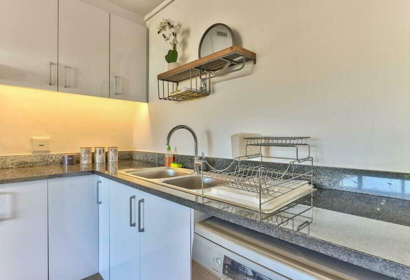 Working Professionals, Modern, Cozy, Wi Fi