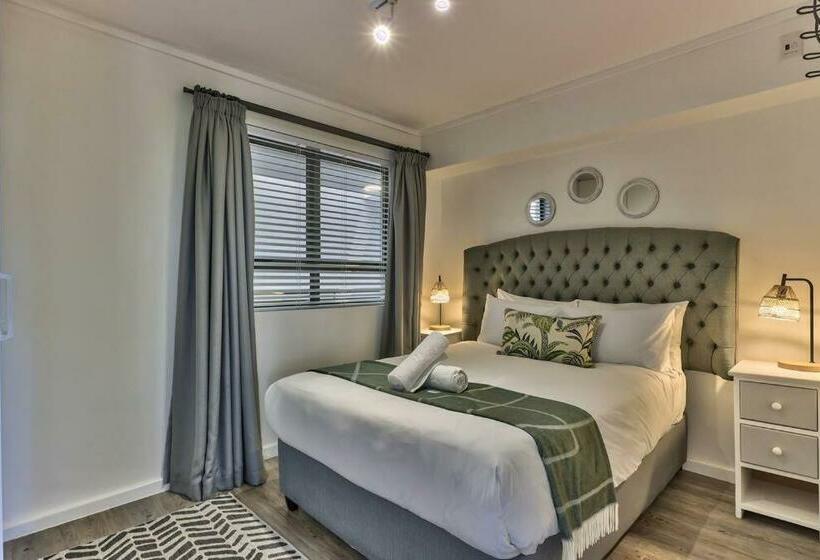 Working Professionals, Modern, Cozy, Wi Fi