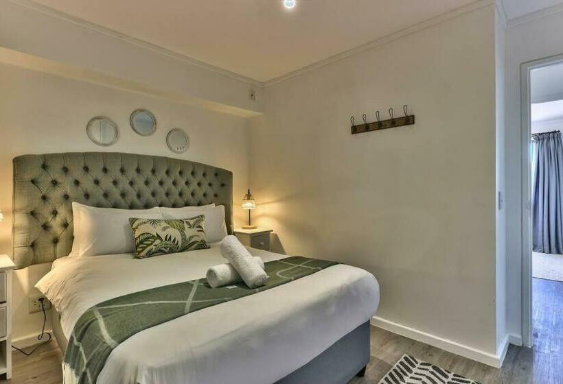 Working Professionals, Modern, Cozy, Wi Fi