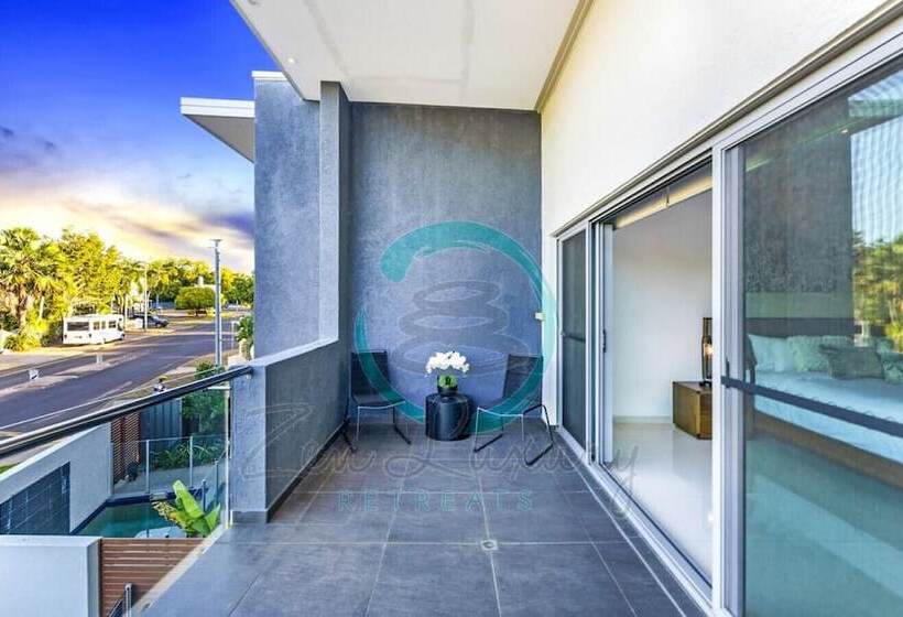 Zen Arctic Luxury 2 Story T/house + Pool & Markets