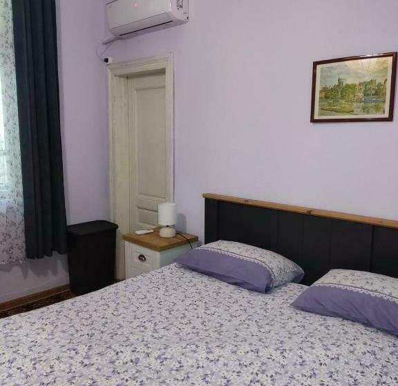 етаж от къща с двор