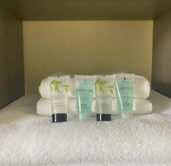 مبيت وإفطار The Poacher Pub