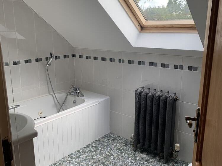 Captivating 4 Bed House In West Wales