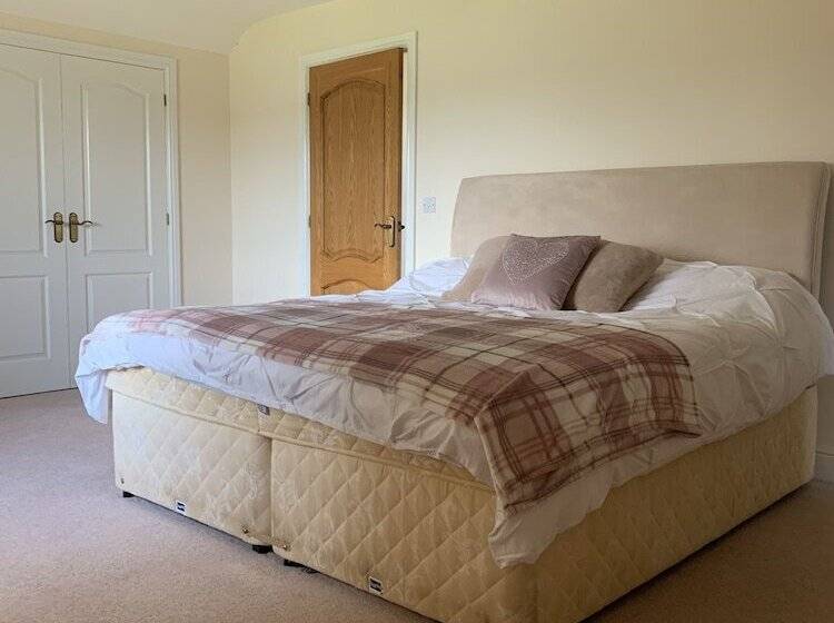 Captivating 4 Bed House In West Wales