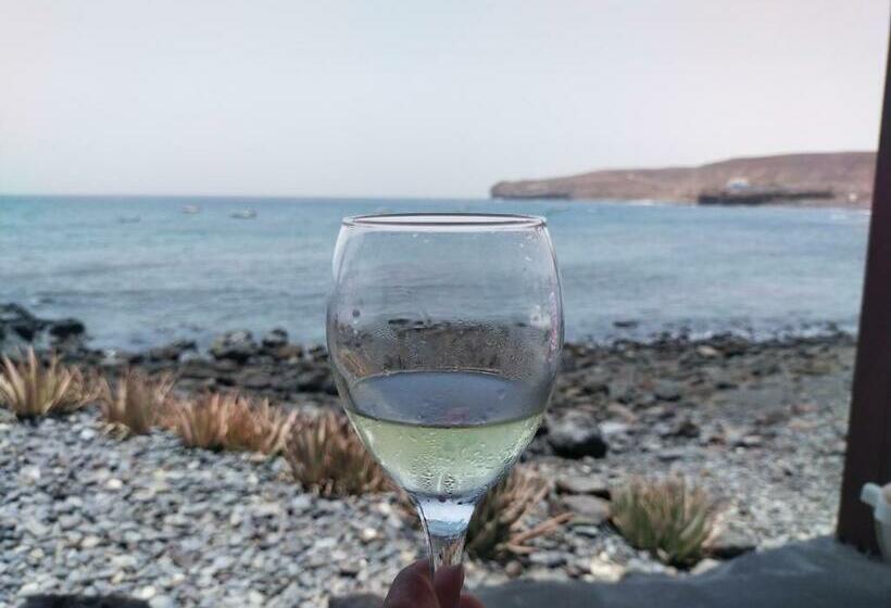 Casa Marinera En La Orilla Del Mar