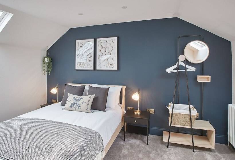 Host & Stay   Grumbles Cottage