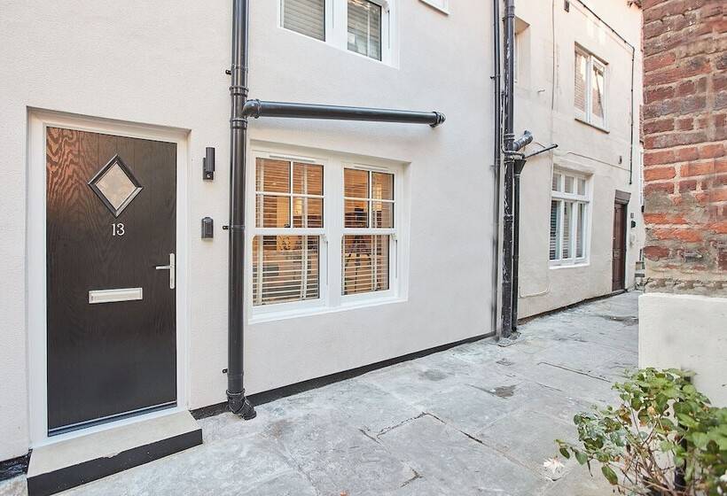 Host & Stay   Grumbles Cottage