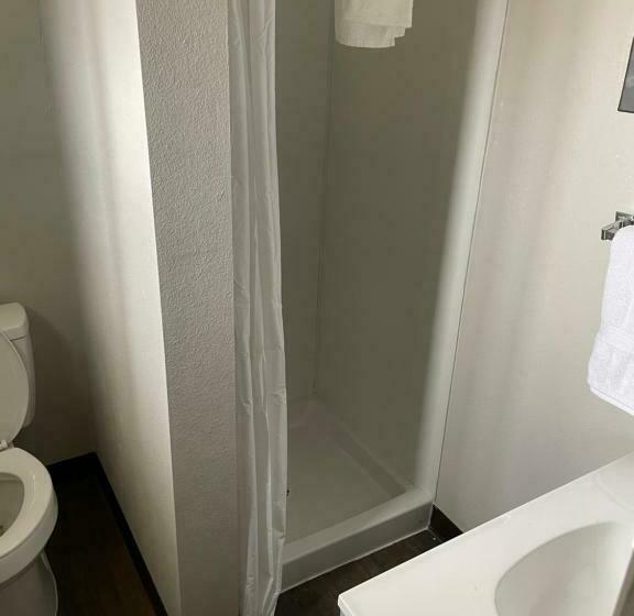 호텔 Artesia Inn No Service Fees