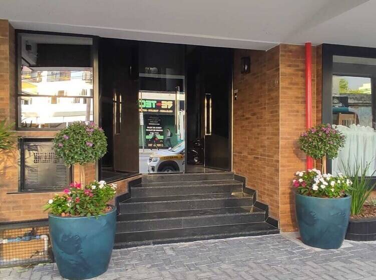 هتل کپسول Avenida Hotel De Resende