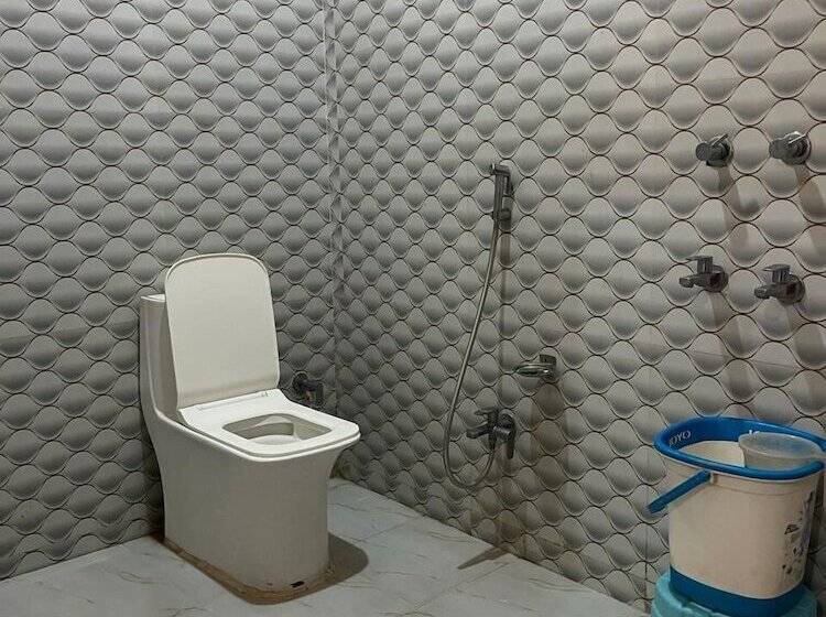 Отель Krishna Paradise