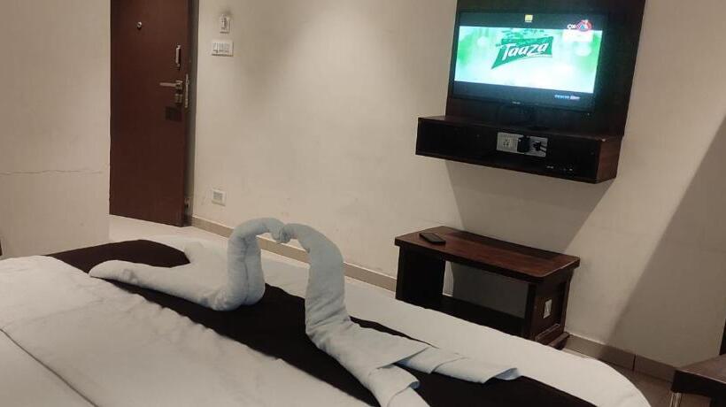 호텔 Kumkum Palace