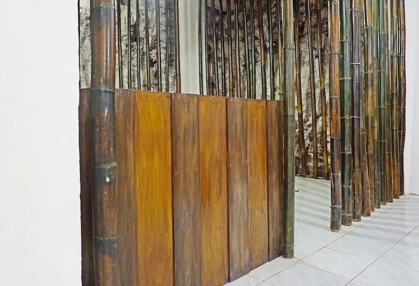 Отель Oyo 91571  Ss Bukit Cemara Syariah