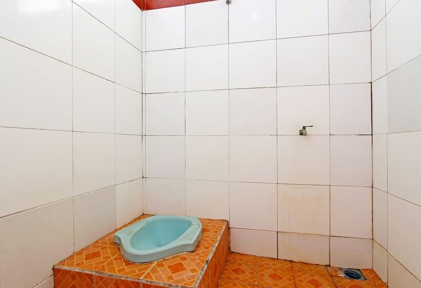 Spot On 91563 Hotel Meilias