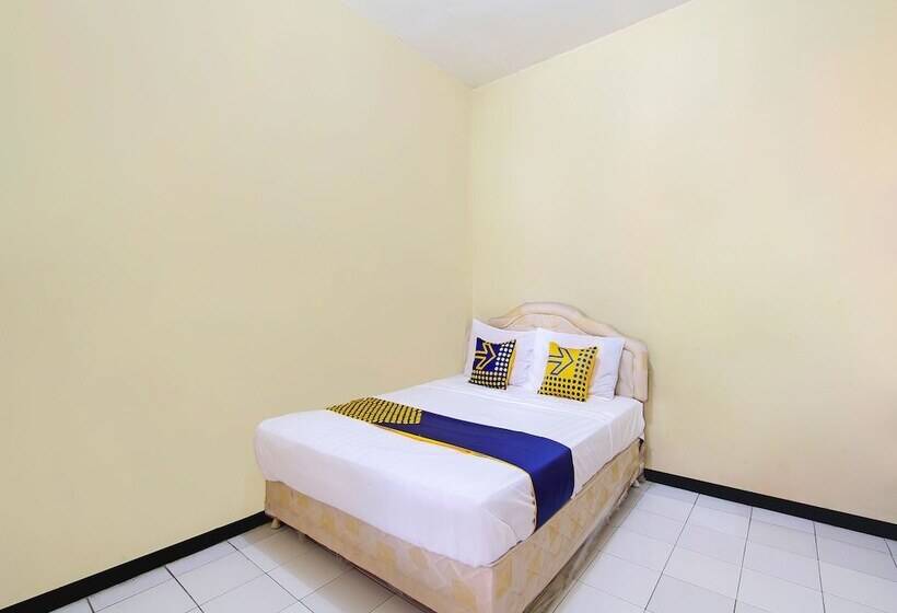 Spot On 91563 Hotel Meilias