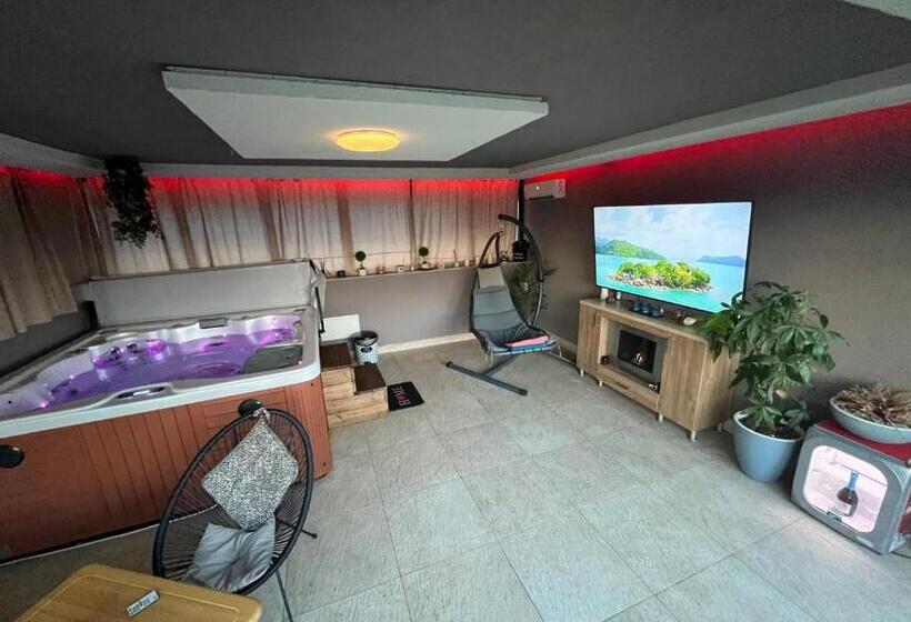 Jacuzzi Home