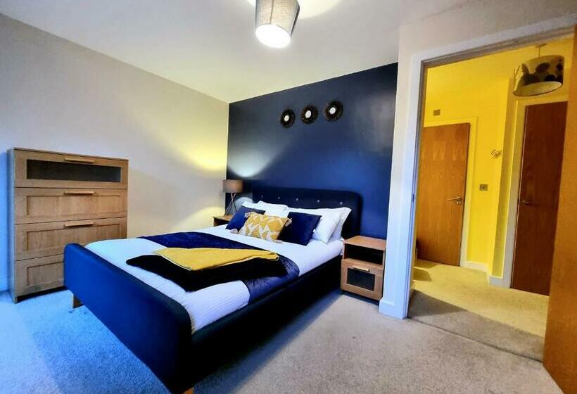 Luxury 2 Bedroom Service Apartment With Balcony