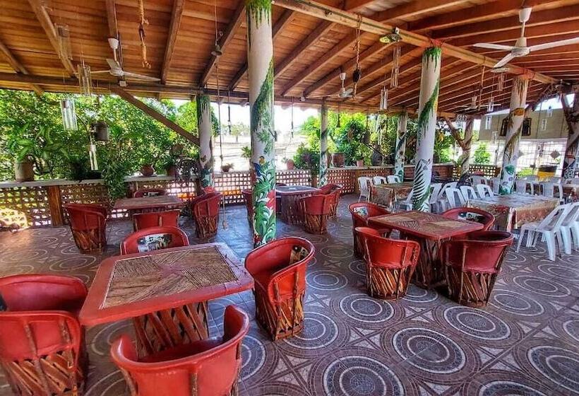 بنسيون Bungalows Mirna Manzanillo