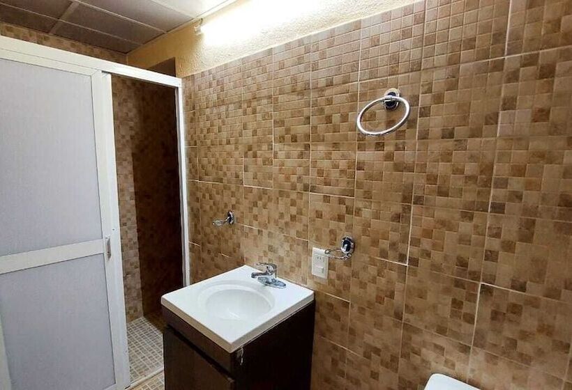 بنسيون Bungalows Mirna Manzanillo