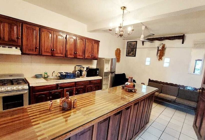 بنسيون Bungalows Mirna Manzanillo