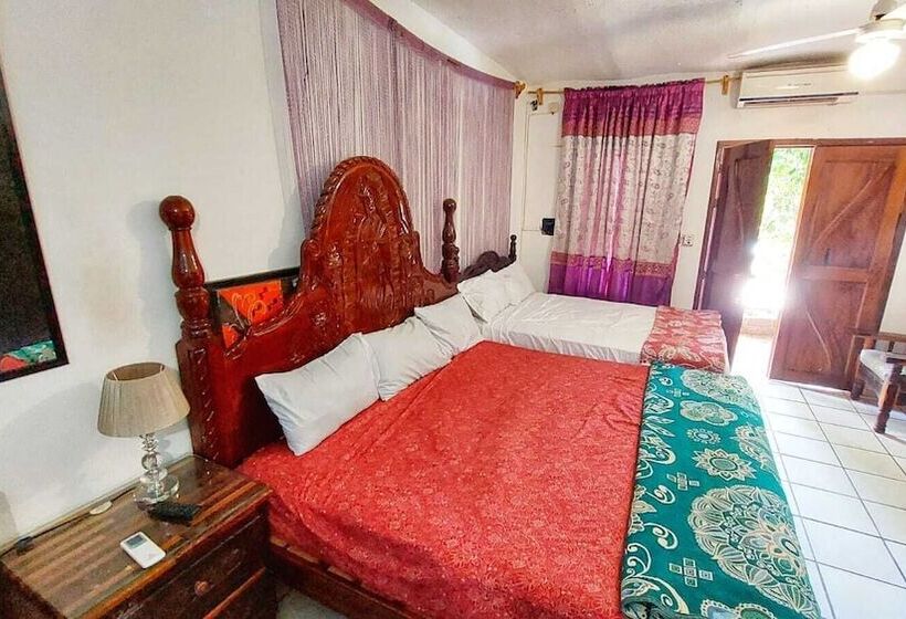 بنسيون Bungalows Mirna Manzanillo