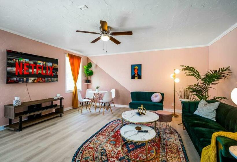 膳宿费 Dallas Oak Lawn Oasis W/ Private Pool, Hot Tub