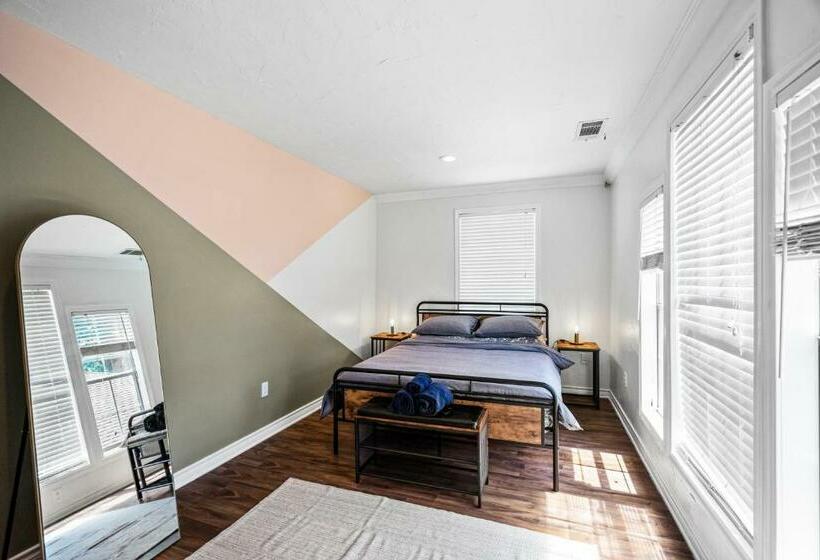 膳宿费 Dallas Oak Lawn Oasis W/ Private Pool, Hot Tub