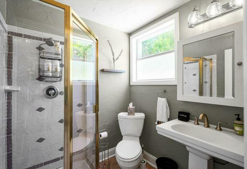 膳宿费 Dallas Oak Lawn Oasis W/ Private Pool, Hot Tub