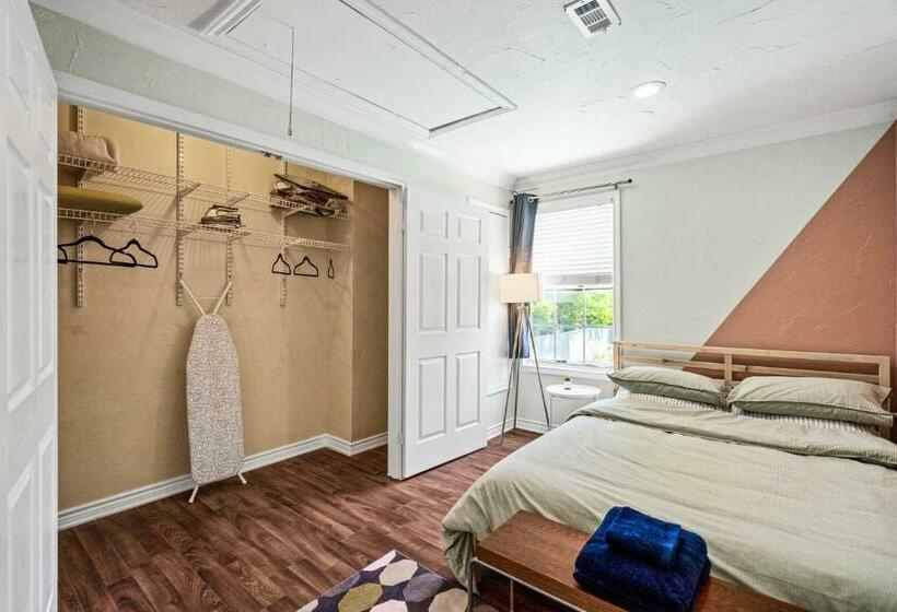 膳宿费 Dallas Oak Lawn Oasis W/ Private Pool, Hot Tub