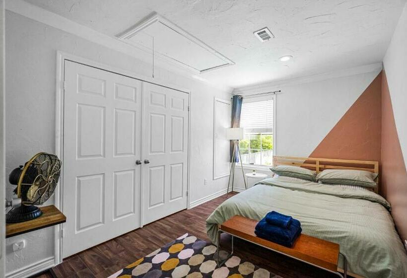 膳宿费 Dallas Oak Lawn Oasis W/ Private Pool, Hot Tub