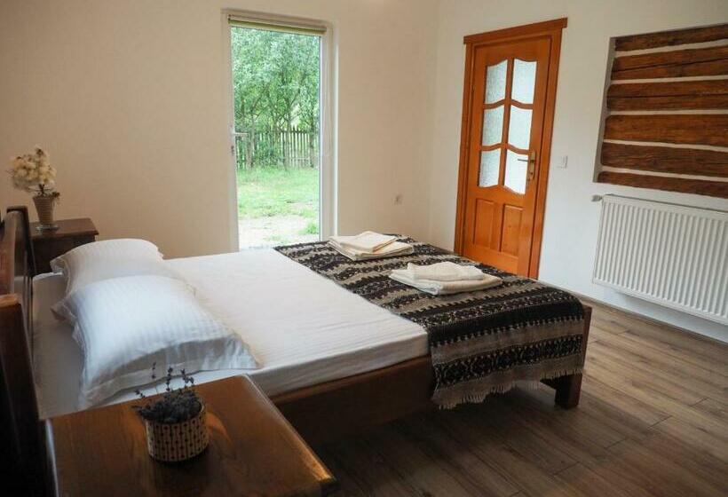 Пансион Wild Traditional Bucovina