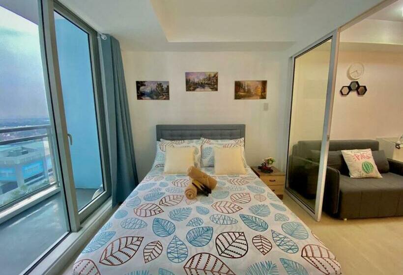 Pleasantly Straight Forward 1 Br Unit @ Azure