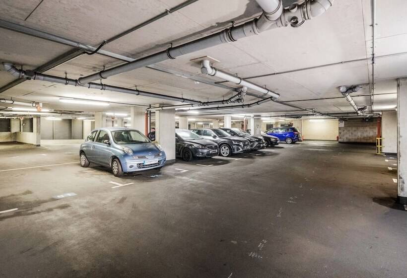 2 Bed Apartment Near Basildon Train Station