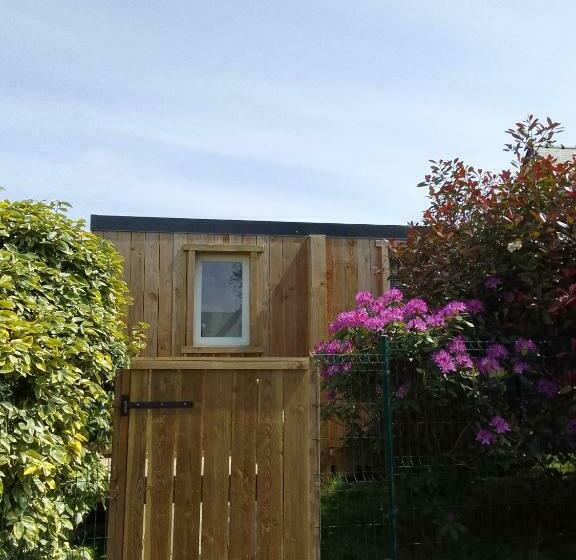 Tiny House Dans Jardin Arboré