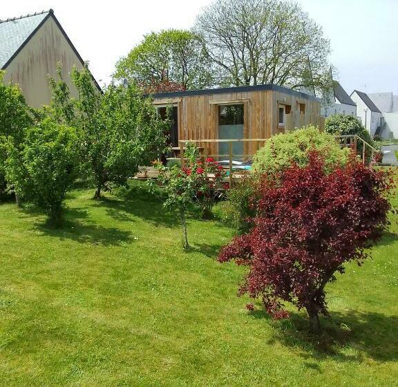 Tiny House Dans Jardin Arboré