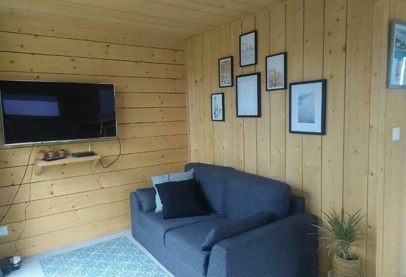 Tiny House Dans Jardin Arboré