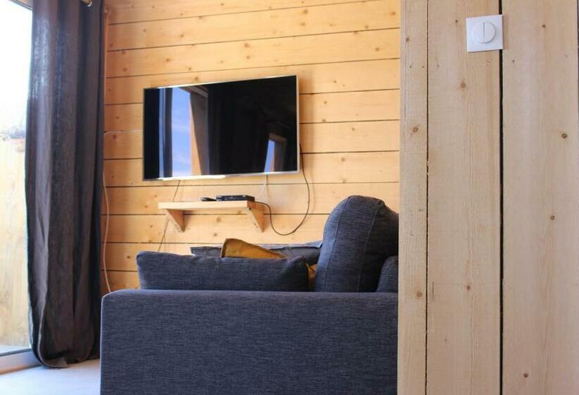 Tiny House Dans Jardin Arboré