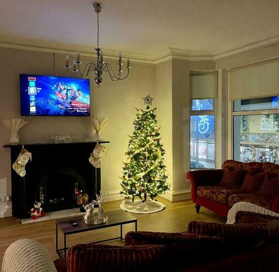 57 Main Street Newcastle Luxury Central Apartment