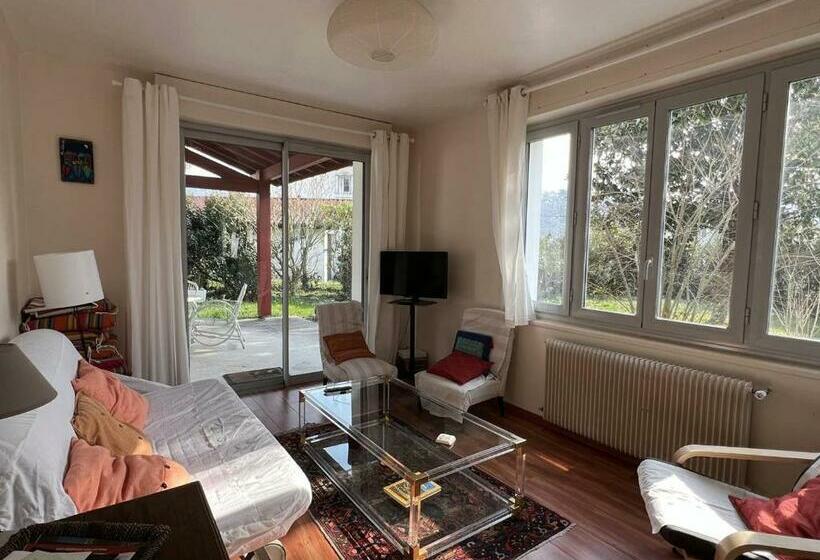 Charmant T2 Au Calme Avec Terrasse, Parking Et Accès Internet à Cambo Les Bains   Fr 1 495 11