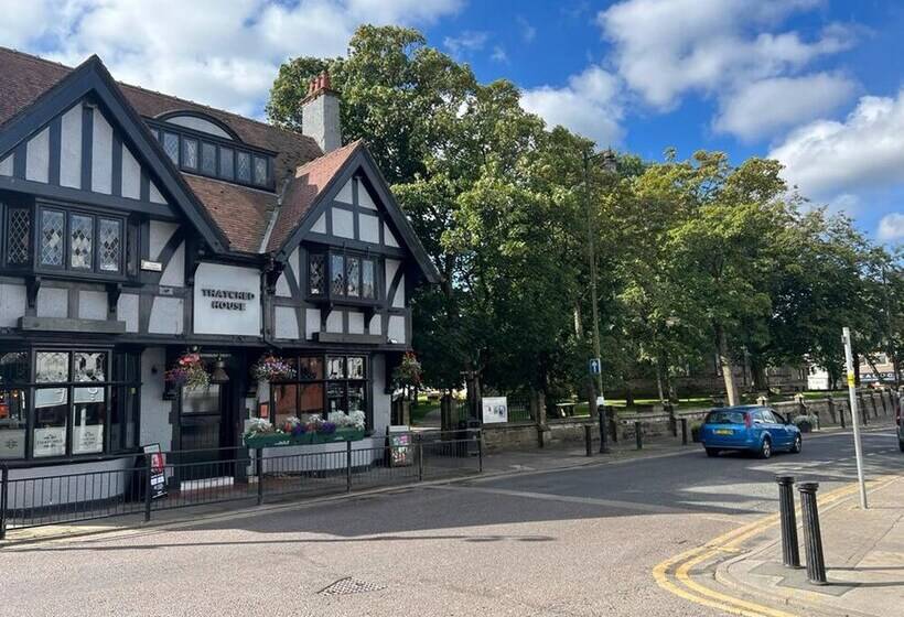 Beautiful 2 Bed Apartment In Poulton Le Fylde