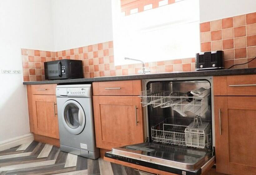 Beautiful 2 Bed Apartment In Poulton Le Fylde